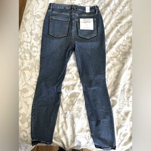 NWT GOOD AMERICAN Good Legs Jeans